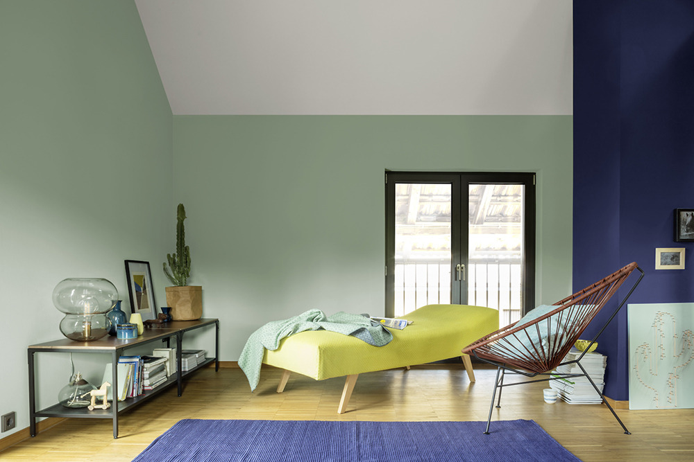 пример интерьера с применением краски Caparol Premium Clean в цвете Минт 55